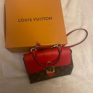 Gently worn Louis Vuitton womens purse